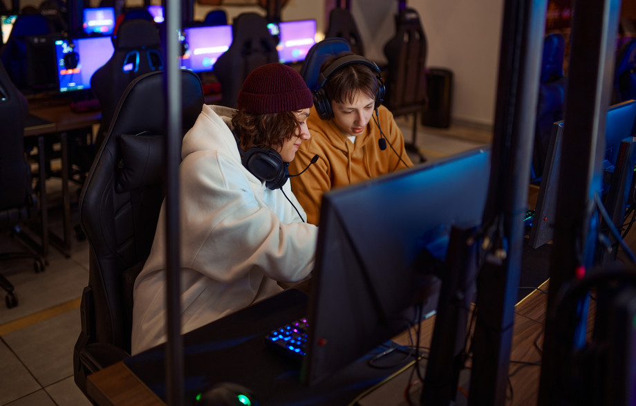 GAMEWAY skal hjælpe unge fra gamingfællesskaber videre mod uddannelse, job og stærkere sociale relationer. Foto: Colourbox
