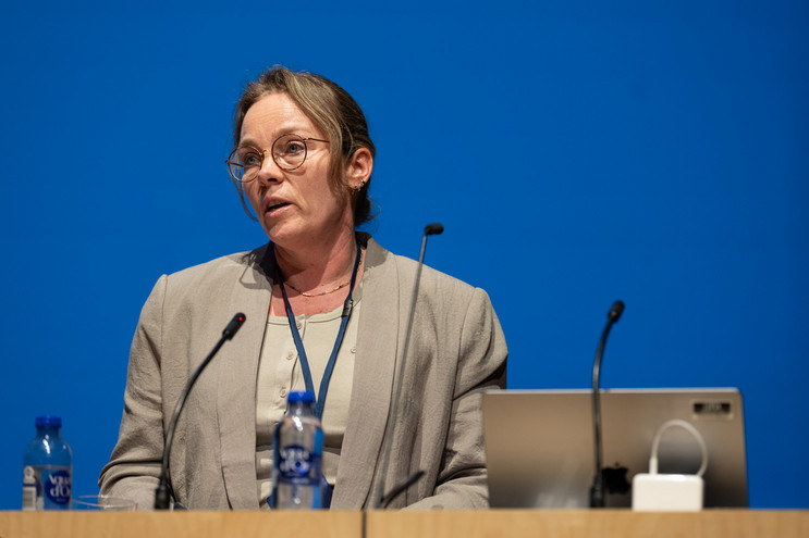 VELUX FONDENs forperson Lykke Kann Ogstrup Lunde roste fra talerstolen ADD for at ”have skabt imponerende resultater og opbygget en partnerkreds med nu over hundrede store og små organisationer fra brede dele af samfundet.” Foto: Arthur J. Cammelbeeck Indstillinger for Åben Demokratiet under f